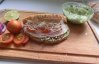 Meergranenbrood met avocado, kip en alfalfa