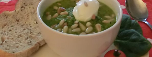 Groene gezonde Popeye soep met spinazie en broccoli