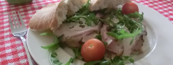 Sandwich met tonijn, kalfsfricandeau en ansjovis